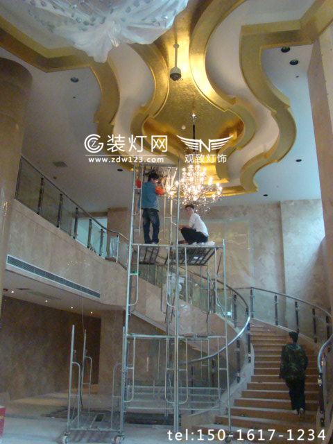 长沙金房国际大酒店玻璃吊灯安装