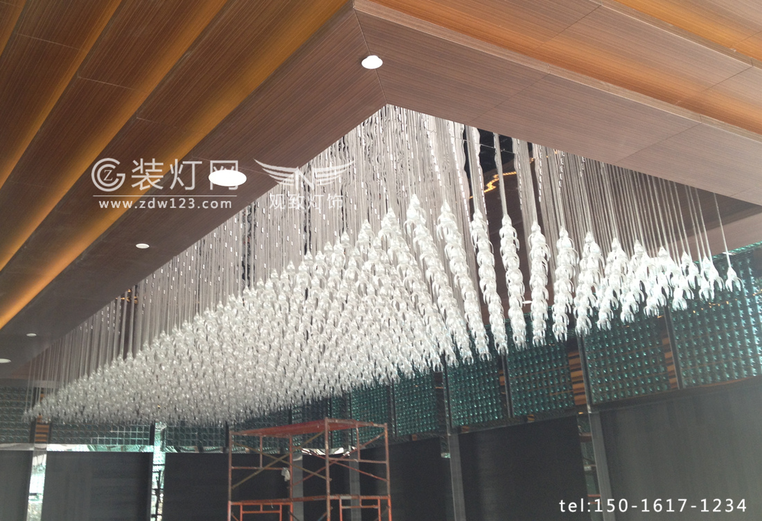 广州W酒店灯具安装作业现场照片