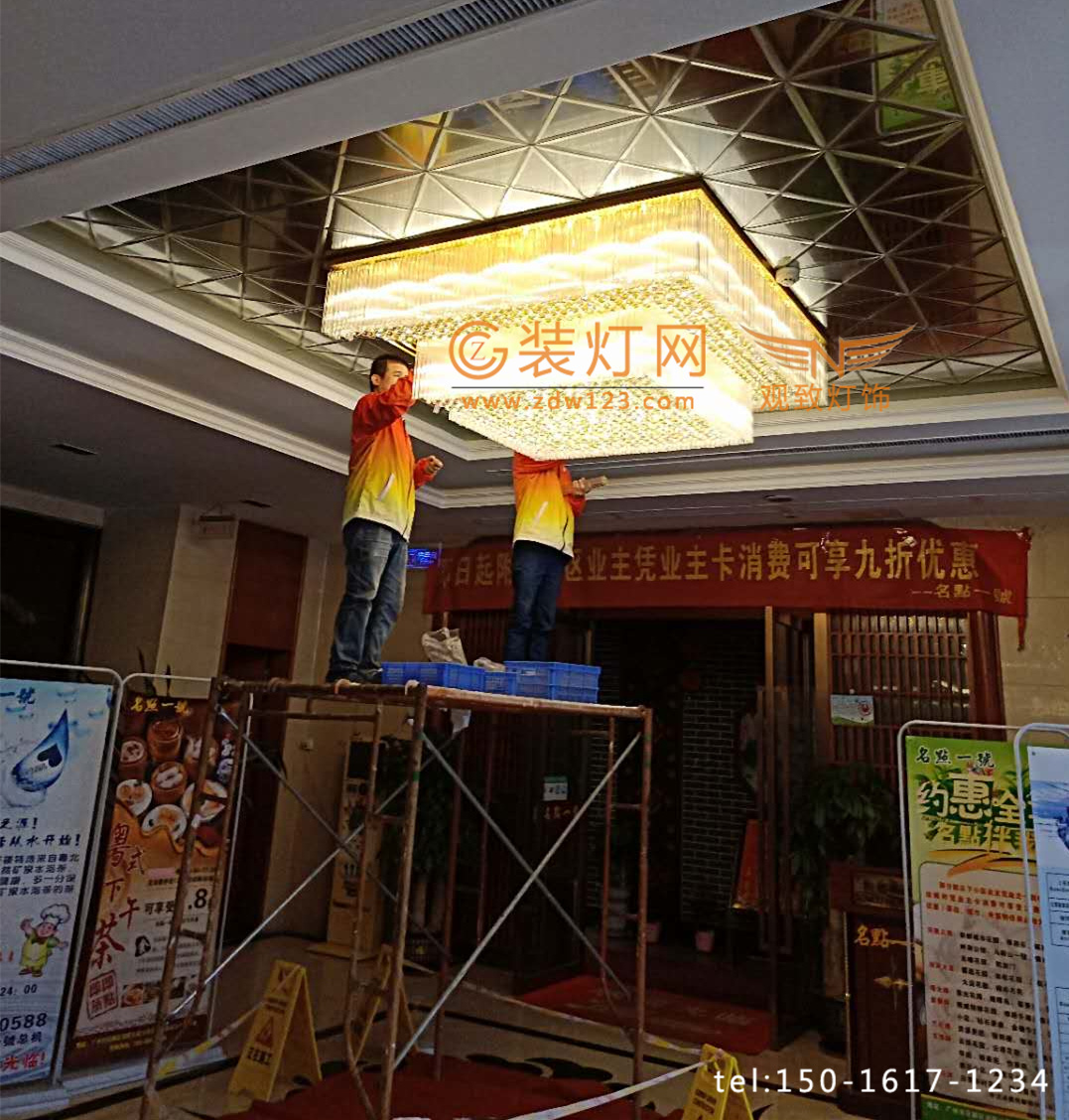 广州水晶灯清洗公司正在施工