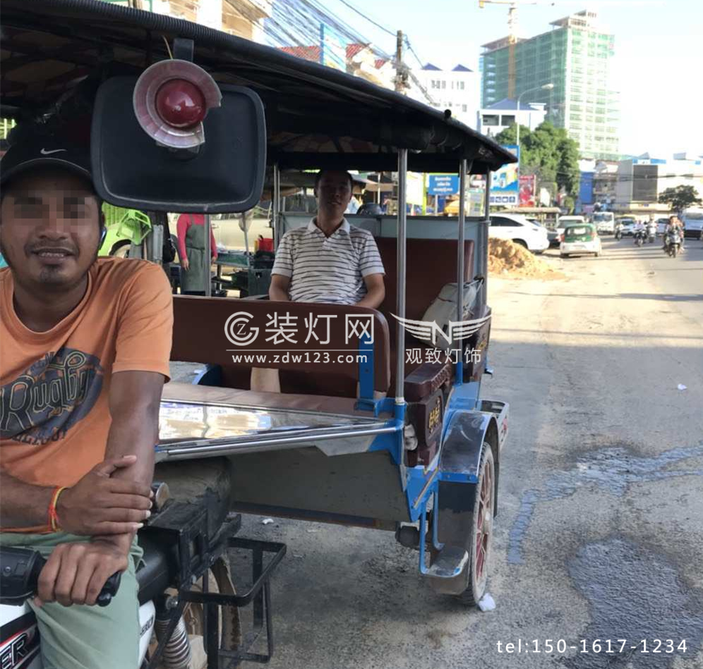 观致灯饰在柬埔寨坐三轮车去工地